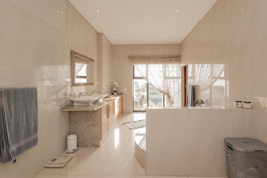 4 Bedroom Property for Sale in Baronetcy Estate Western Cape